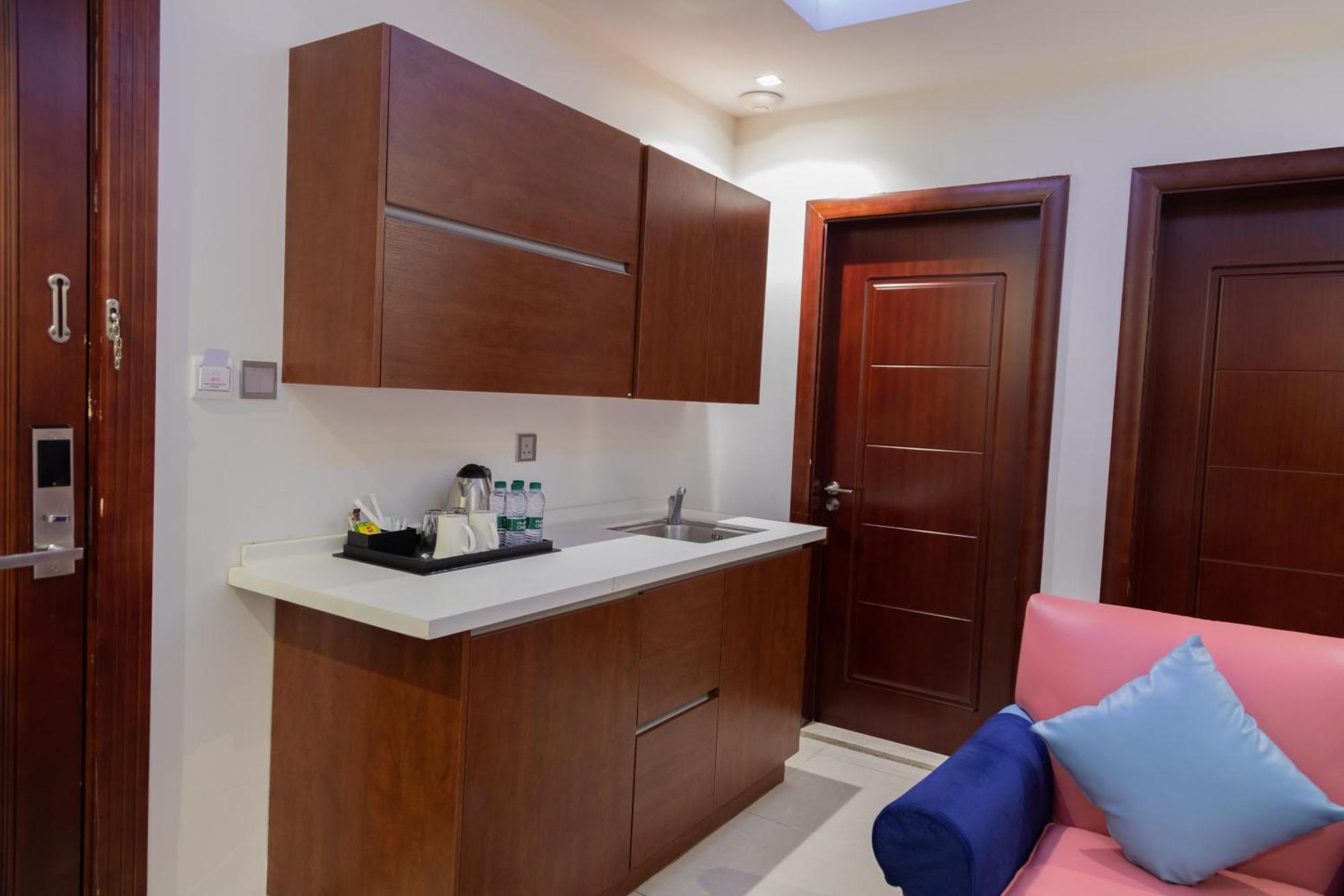 Carawan Hotel Jeddah Exterior photo