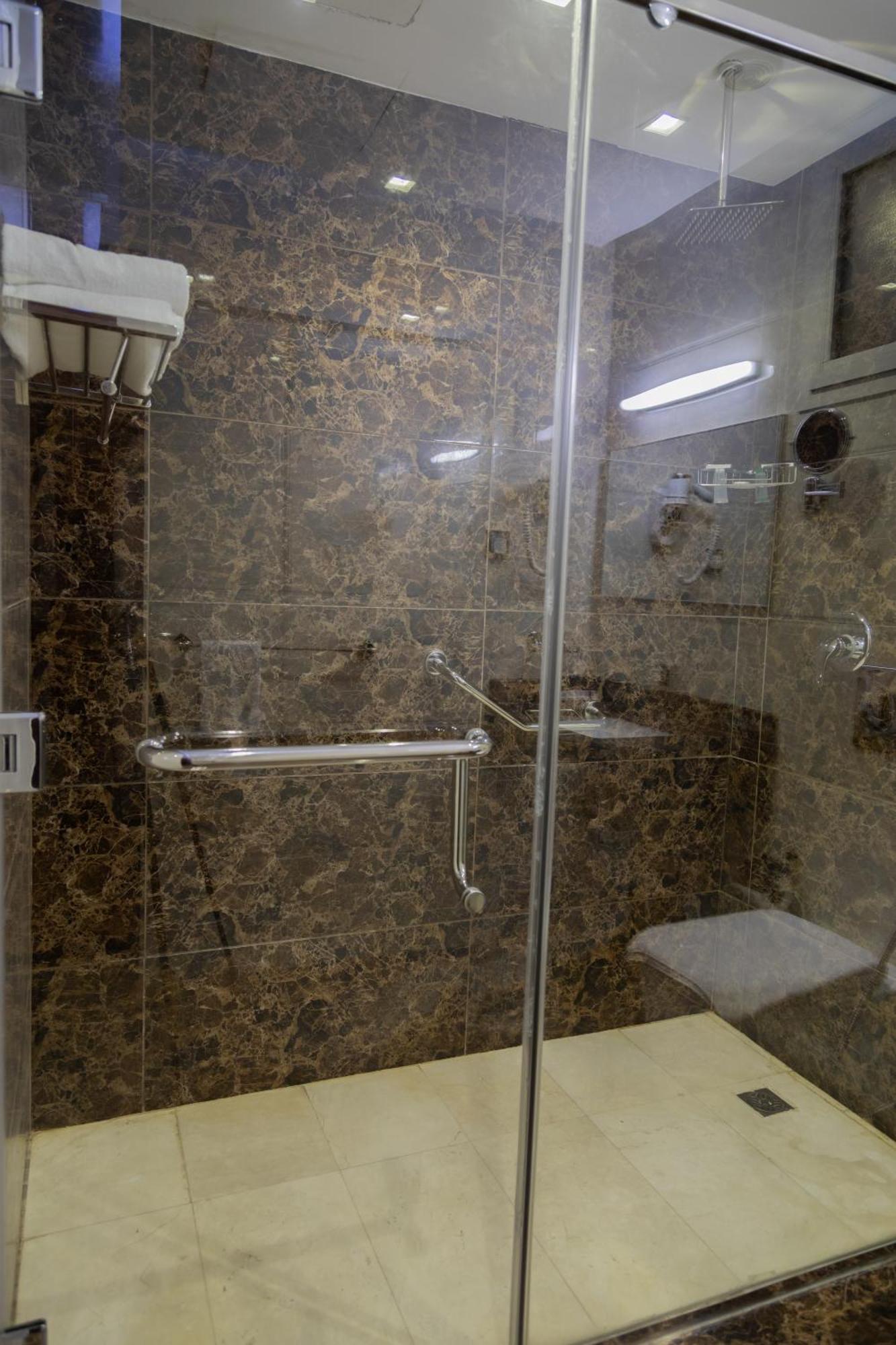 Carawan Hotel Jeddah Exterior photo